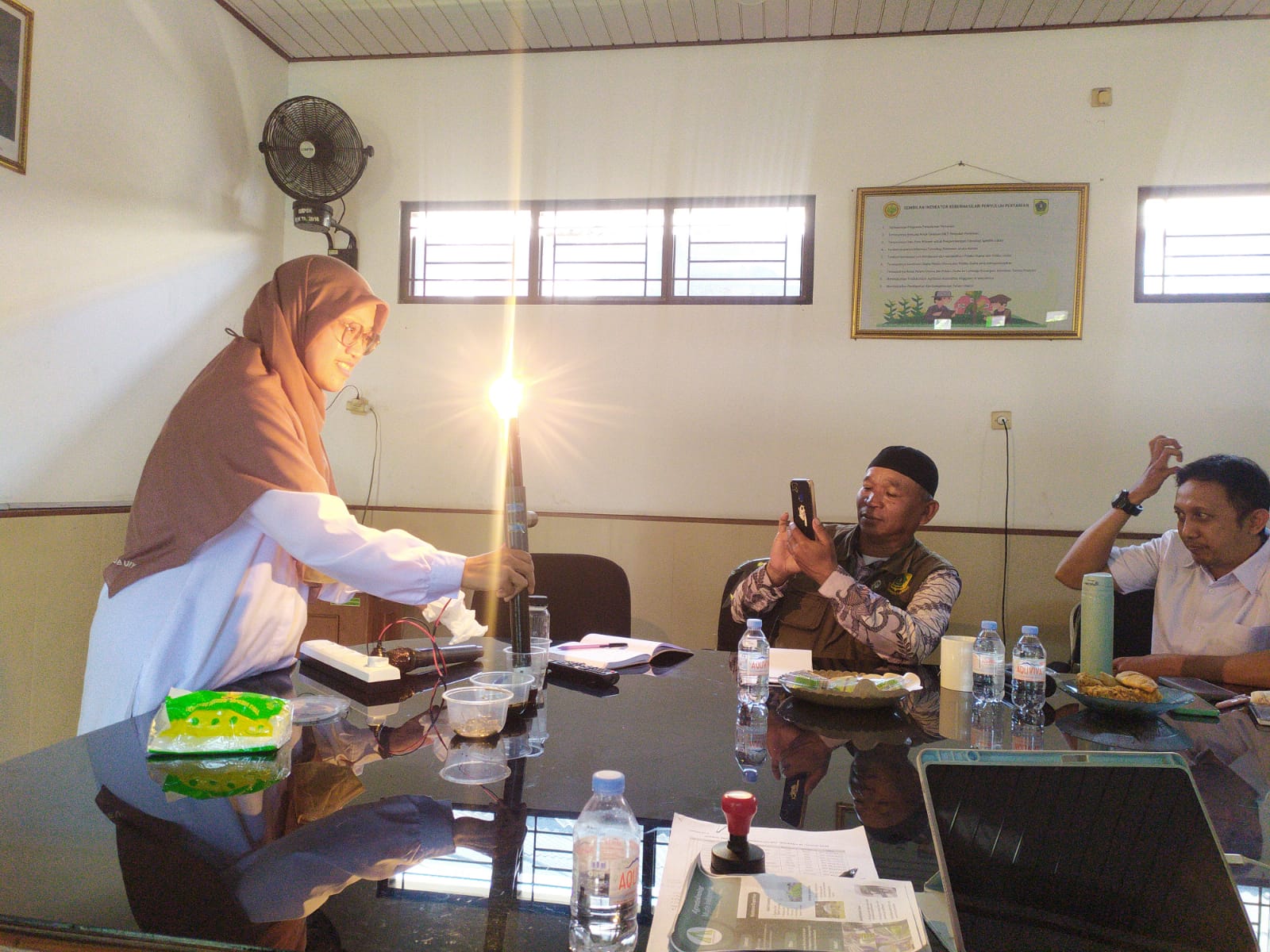 Inovasi Sederhana ala Penyuluh: Alat Cek Unsur Hara “Pipa-Lampu” di BPP Wilayah XI Gunung Putri